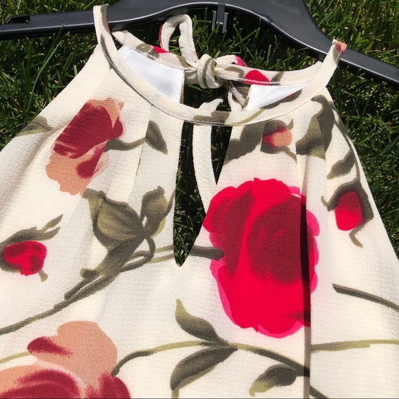 White Floral Top with Keyhole Front and Back - Picture 2 of 5